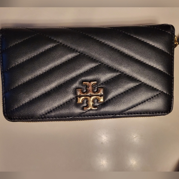 Tory Burch Handbags - Tory Burch Kira Chevron Zip Continental Wallet - Black